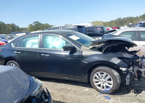 2015 Nissan Altima 2.5/2.5 S/2.5 Sl/2.5 Sv z USA, uszkodzony, nr VIN 1N4AL3AP2FN316557